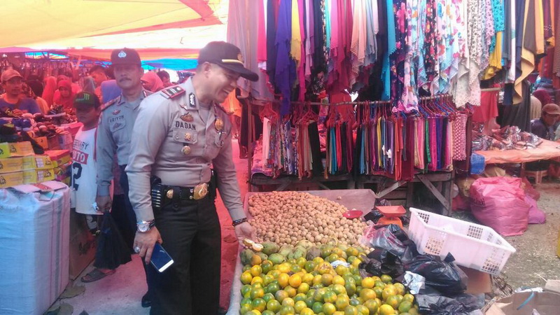 Kapolsek Ini Laksanakan Patroli Dialogis Ke Pasar Jumat